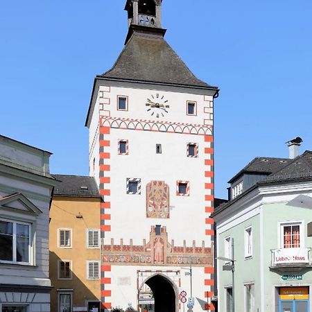 Stadthotel Restaurant Auerhahn Vöcklabruck Exterior foto